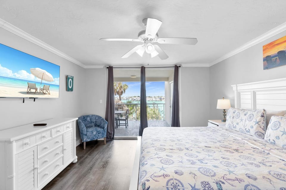 Bed, TV and multimedia, Balcony/Terrace, Photo of the whole room, Bedroom