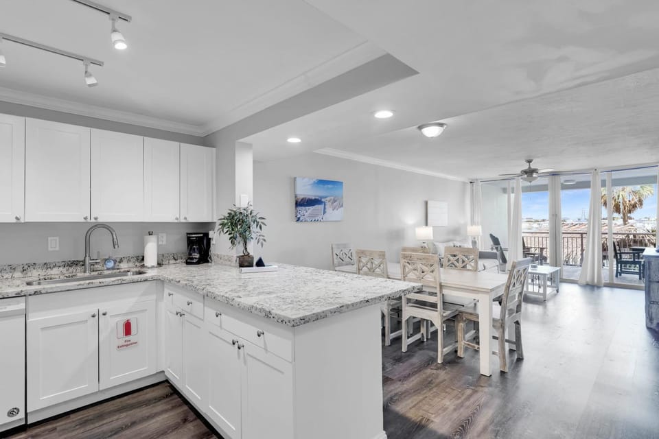 Kitchen or kitchenette, Dining area, dishwasher, stove