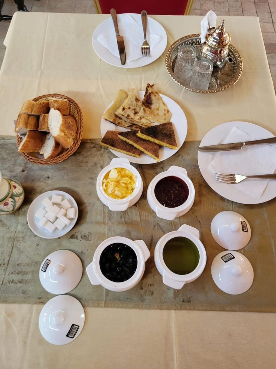Breakfast, Breakfast, Continental breakfast, Continental breakfast
