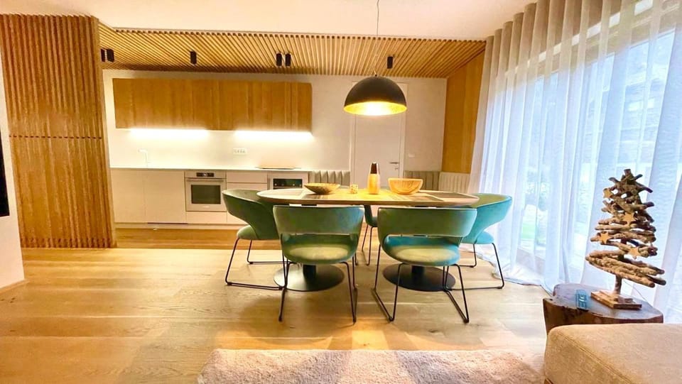 Dining area, kitchen