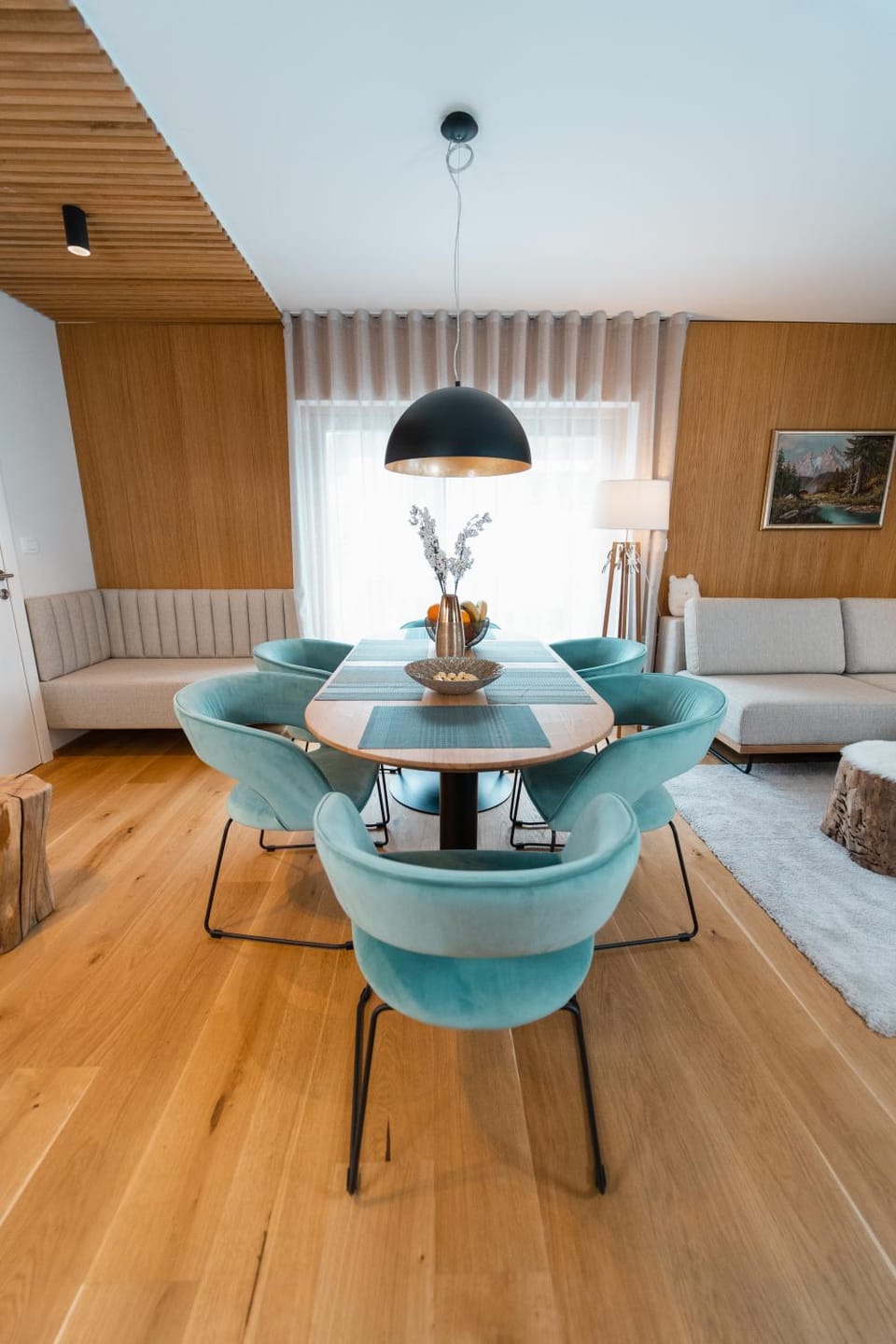 Seating area, Dining area