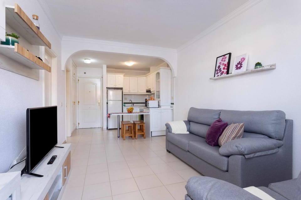 Kitchen or kitchenette, Living room, Dining area, Communal kitchen
