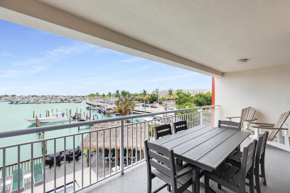 Patio, Natural landscape, View (from property/room), Balcony/Terrace, Seating area, Dining area, Sea view