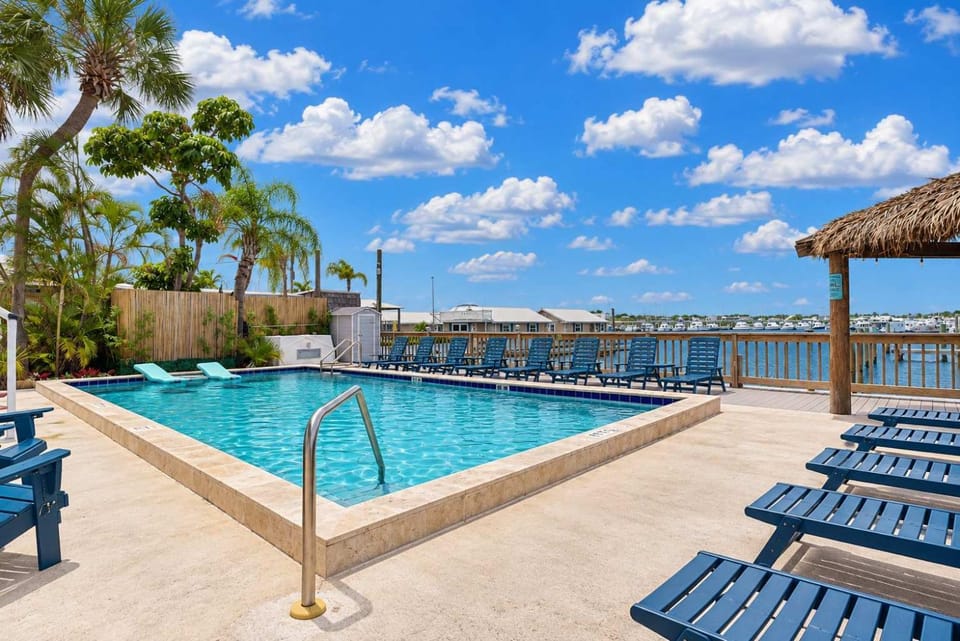 Curacao - Large 2x2 Waterfront Condo Great View Pool & Dock House in Key West