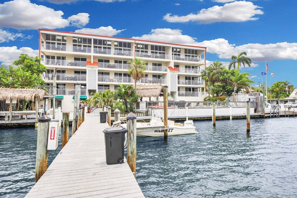 Curacao - Large 2x2 Waterfront Condo Great View Pool & Dock House in Key West