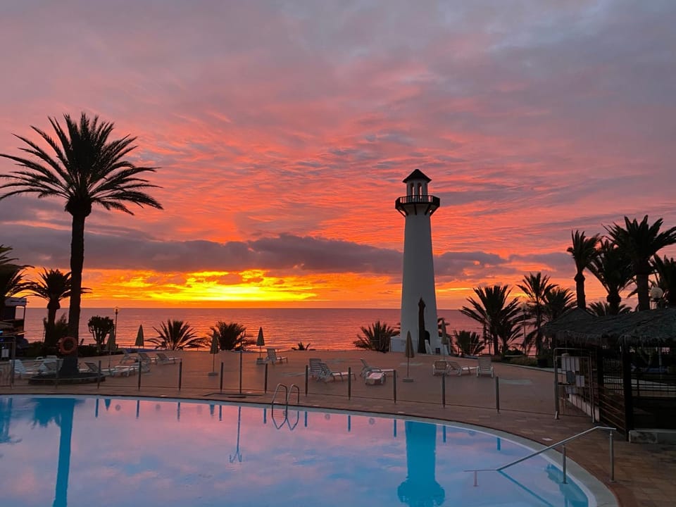 Swimming pool, Breakfast, Sunrise
