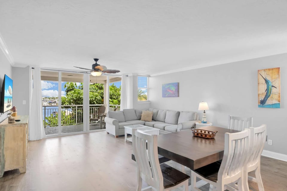 Eleuthera - 2x2 Fully Updated Old Town Waterfront Corner Condo House in Key West