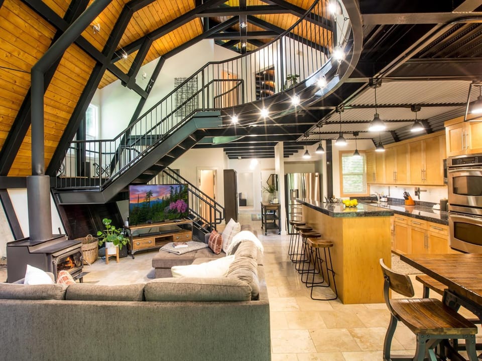 Alpine Lodge House in Glacier