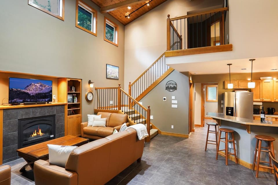 Avventura Chalet House in Glacier