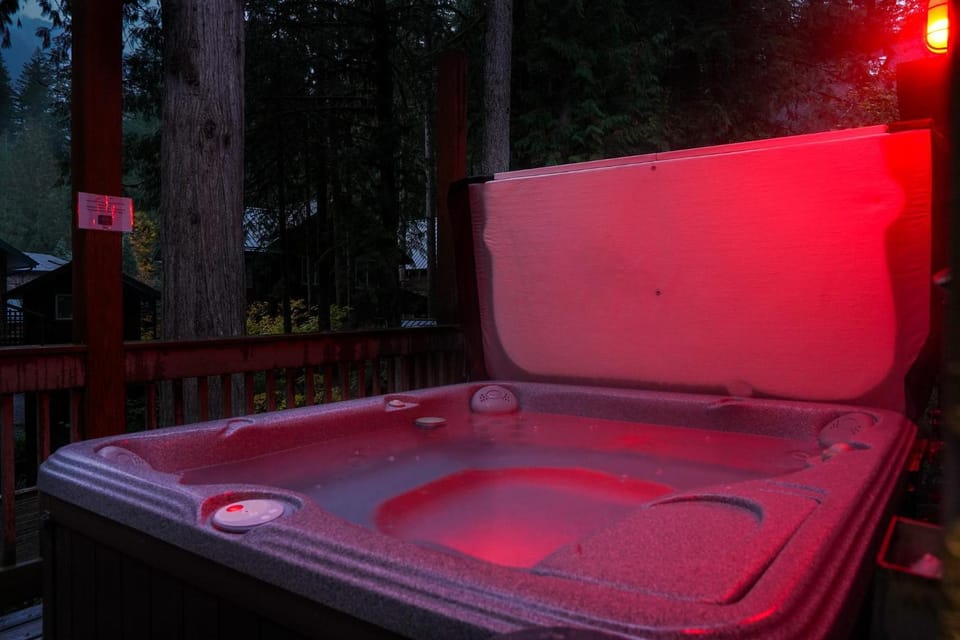 Avventura Chalet House in Glacier