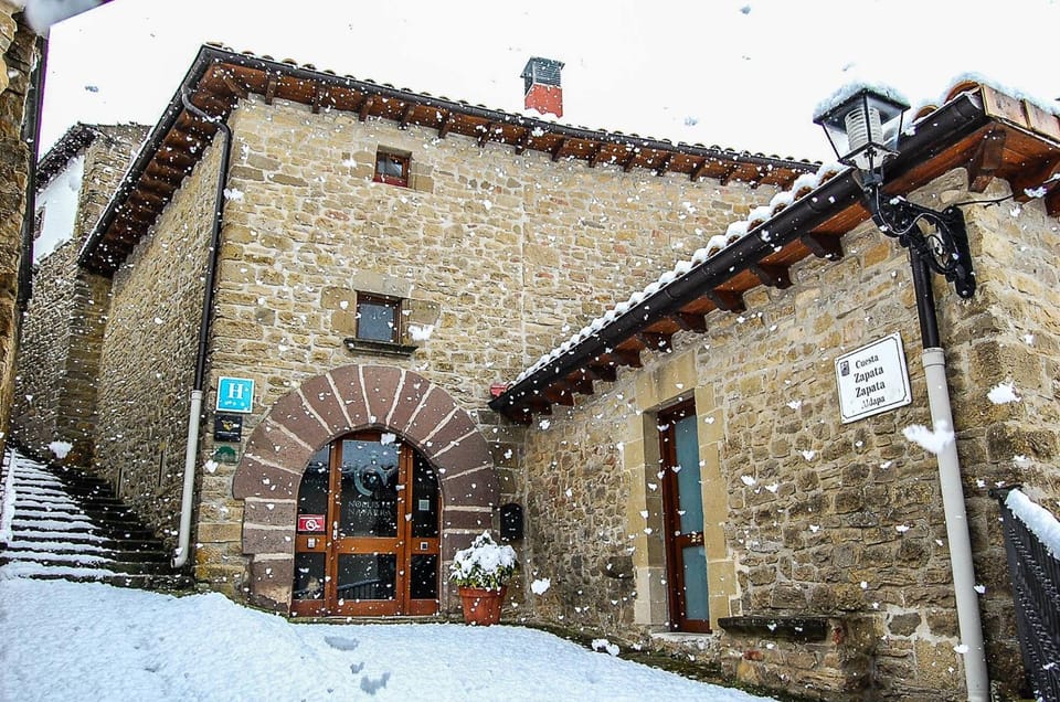 Facade/entrance, Decorative detail