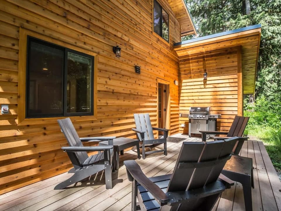 Church Mountain View Chalet House in Glacier