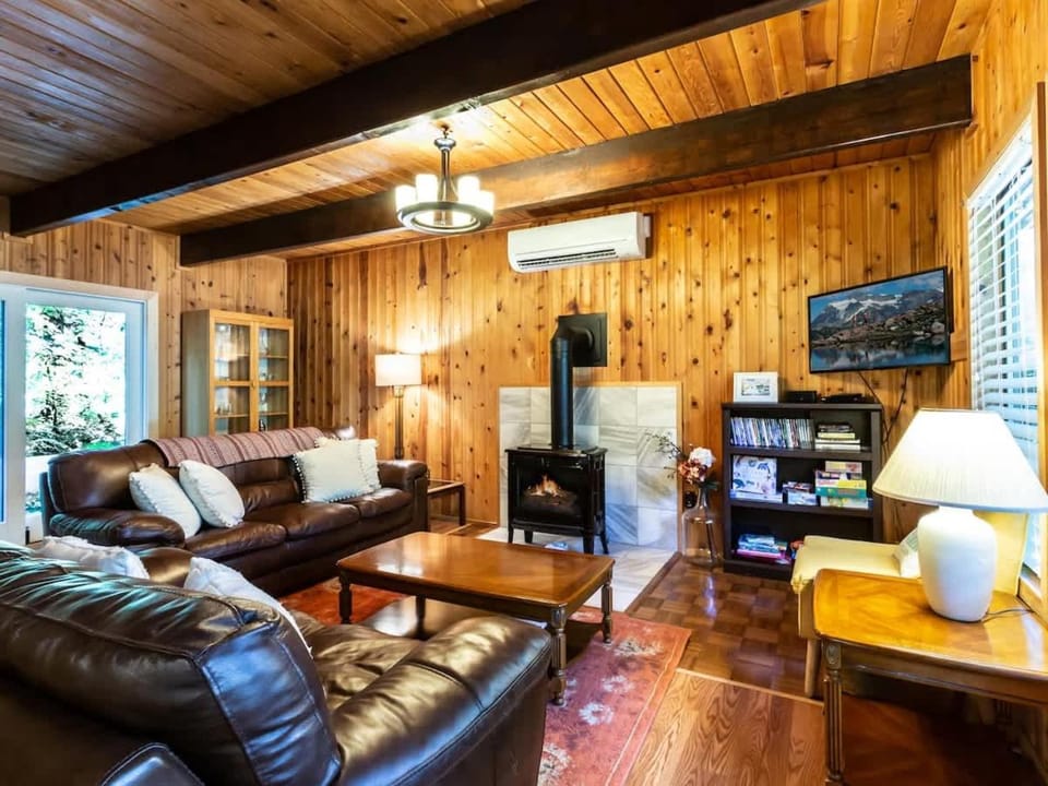 Forest View Chalet House in Glacier