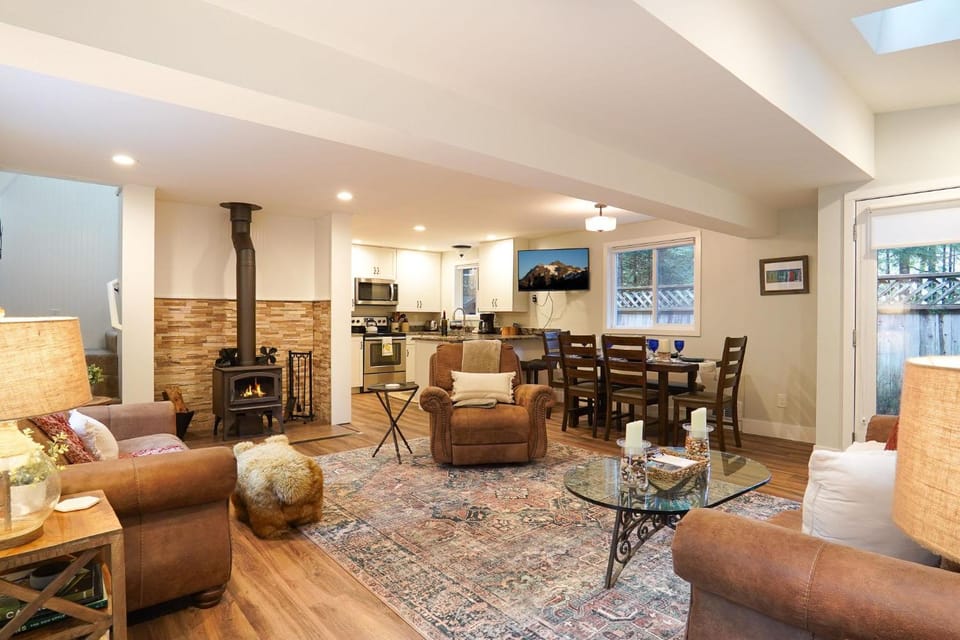 Living room, Seating area, pet friendly