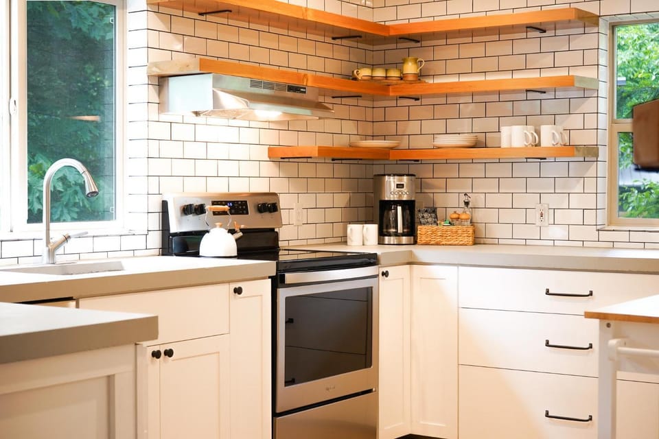 Wandering Rivers Retreat House in Glacier