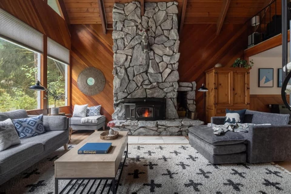 Pendleton Pines Lodge House in Glacier