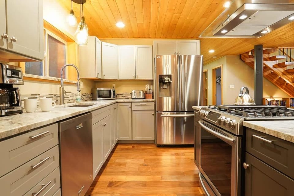Silver Peak Lodge House in Glacier