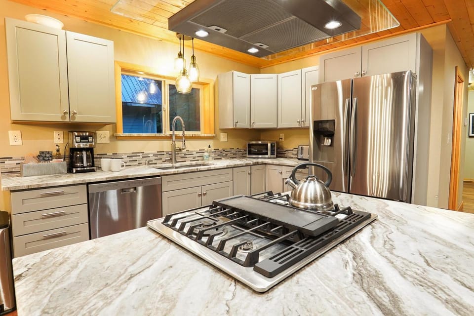 Silver Peak Lodge House in Glacier
