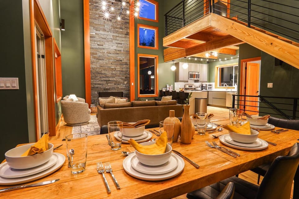 Whistler Peak Lodge House in Glacier