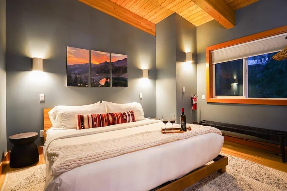 Whistler Peak Lodge Chalet in Glacier