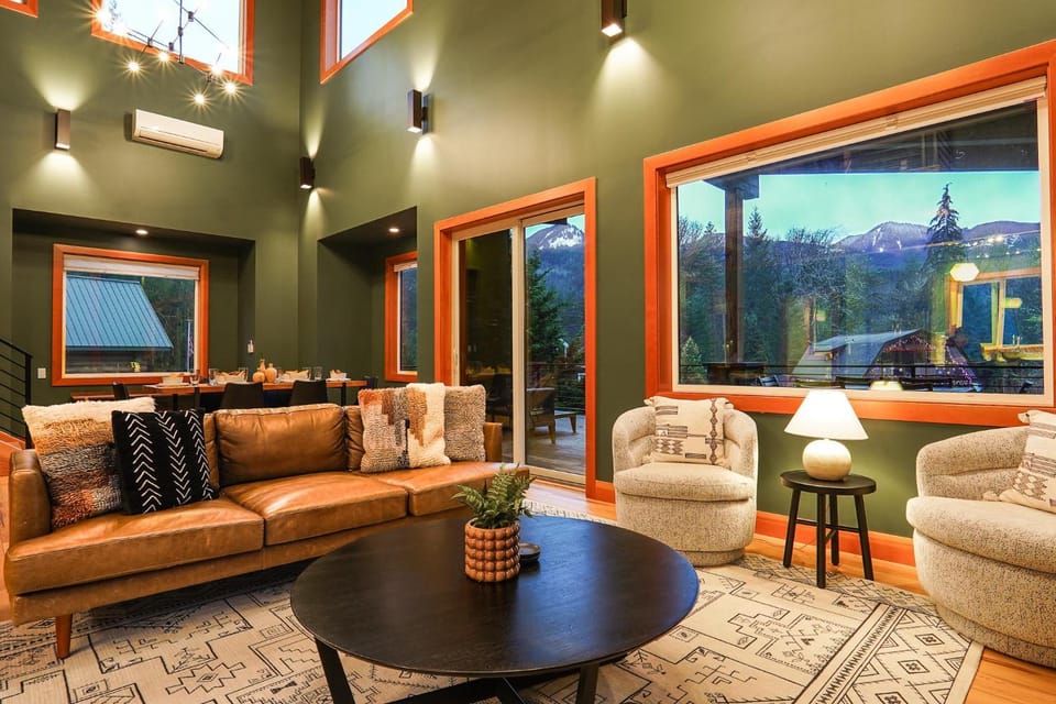 Whistler Peak Lodge House in Glacier