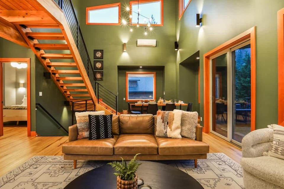 Whistler Peak Lodge Chalet in Glacier