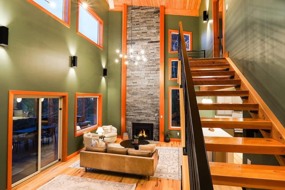 Whistler Peak Lodge Chalet in Glacier