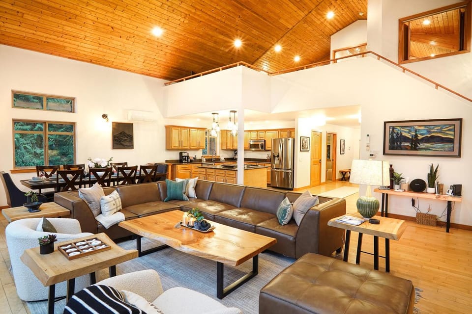 Waterfront Chalet House in Washington