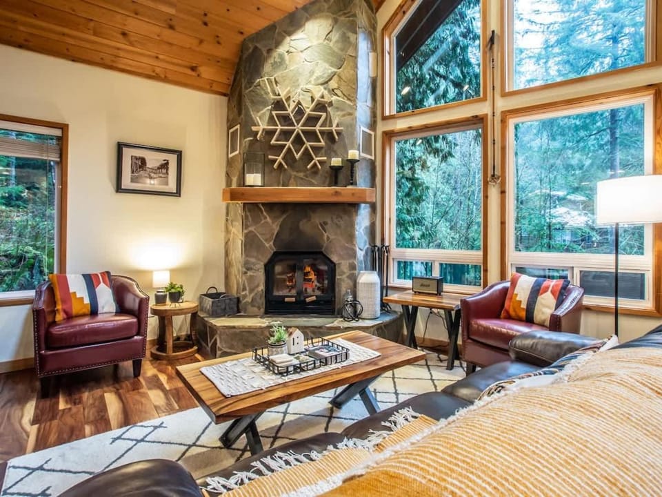 Snowline Grand Lodge House in Glacier