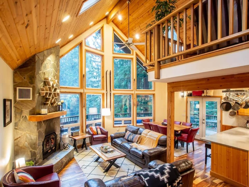 Snowline Grand Lodge House in Glacier