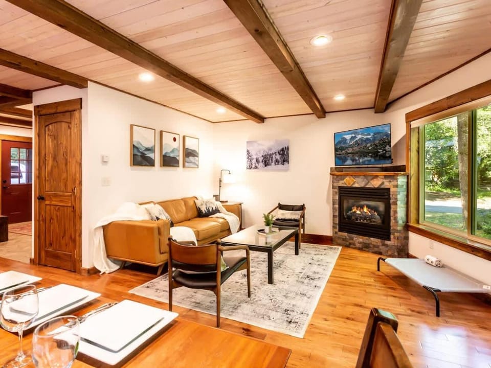 Wild Goose Lodge House in Glacier