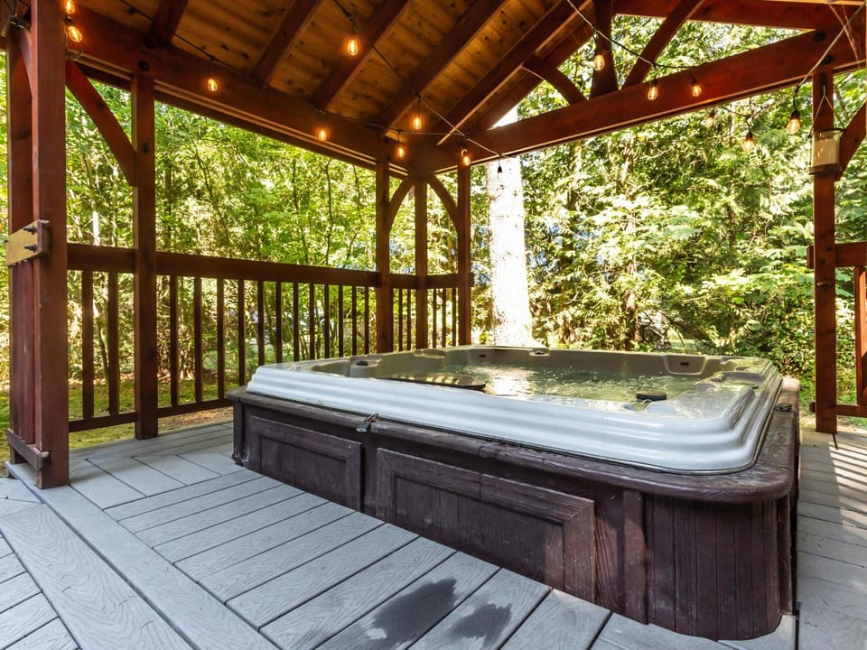 Wild Goose Lodge House in Glacier