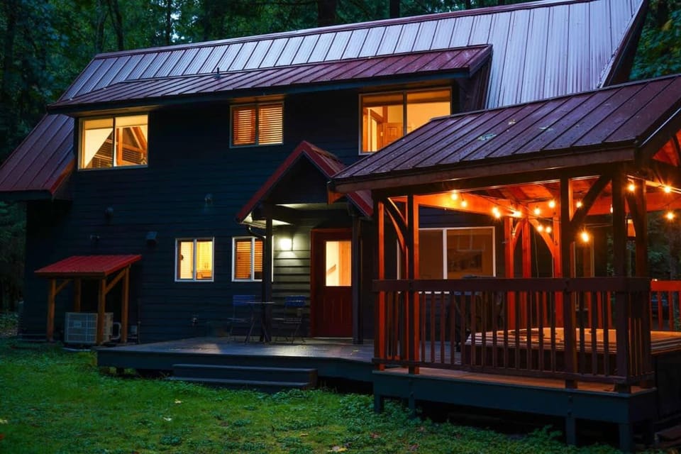 Wild Goose Lodge House in Glacier