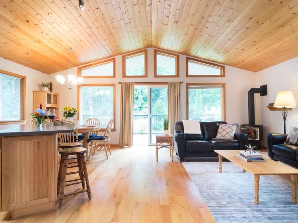 Woodland Bungalow House in Glacier