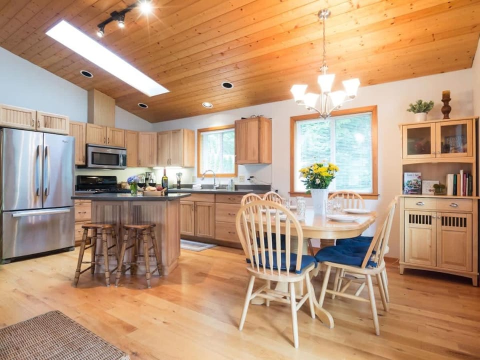 Woodland Bungalow House in Glacier