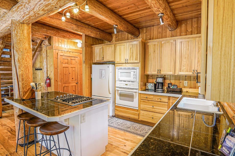 Stargazer Chalet House in Glacier