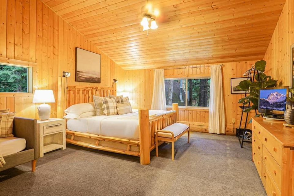 Stargazer Chalet House in Glacier