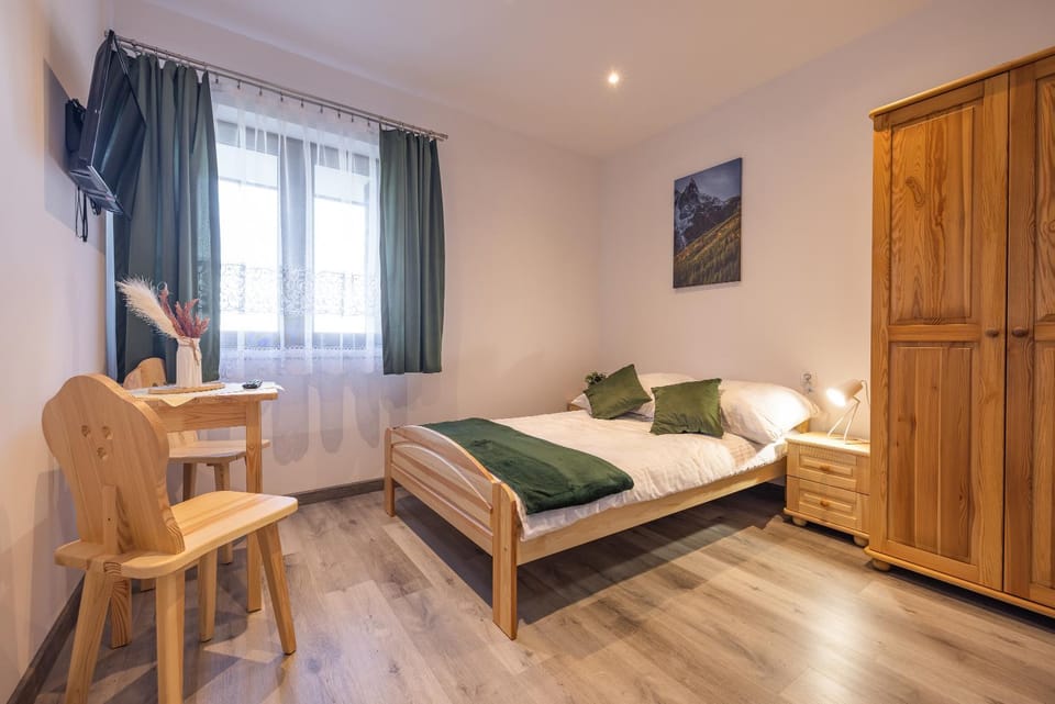 Bed, TV and multimedia, Photo of the whole room, Bedroom, wardrobe
