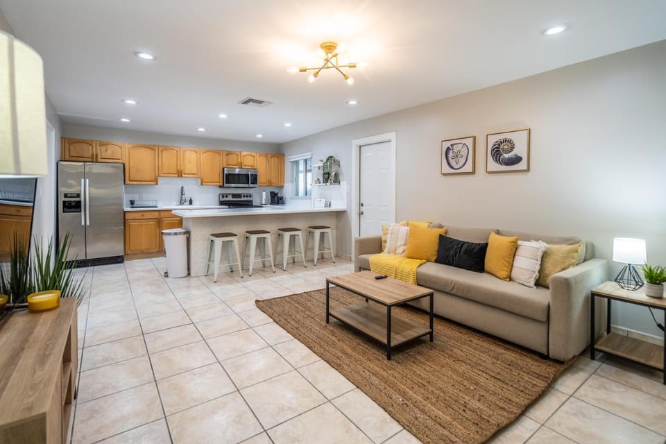 Kitchen or kitchenette, Living room