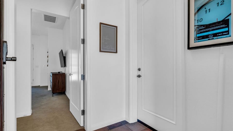 LV009 Private Upstairs Studio w Mountain Views Apartment in Indian Wells