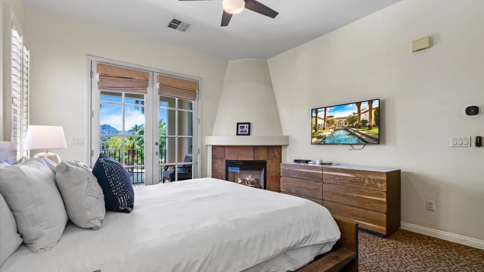 LV014 Legacy Villas Studio Overlooking the Pool Apartment in Indian Wells