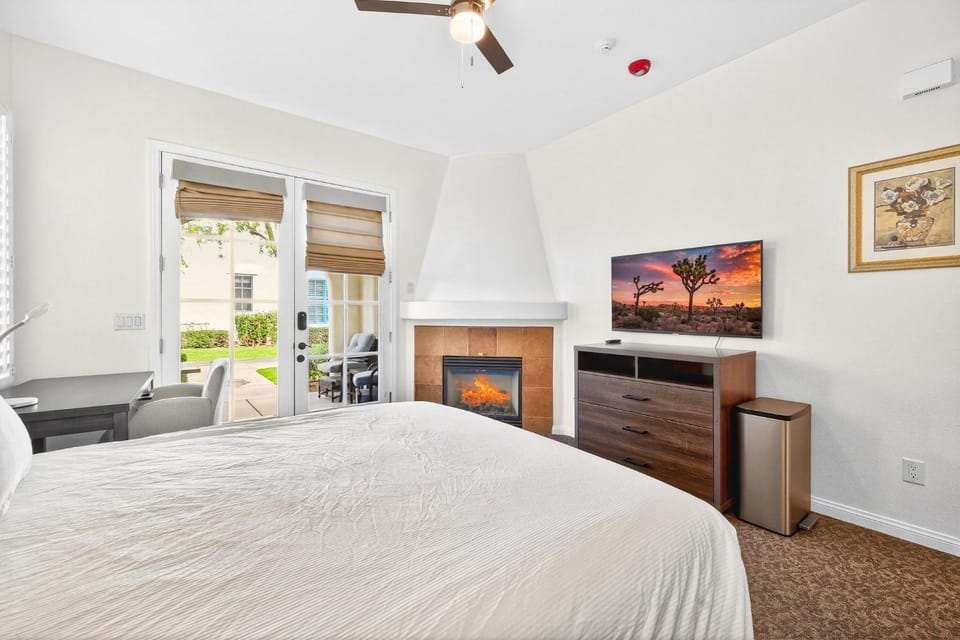 LV018 Downstairs Studio Near Main Pool Hot Tub Apartment in Indian Wells