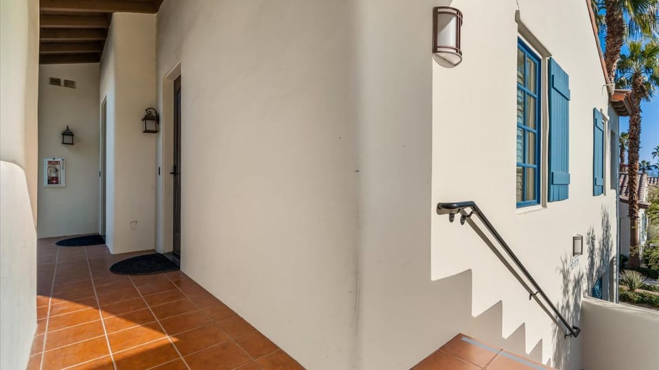 LV100 Freshly Furnished 1 Bedroom Legacy Villa Apartment in Indian Wells