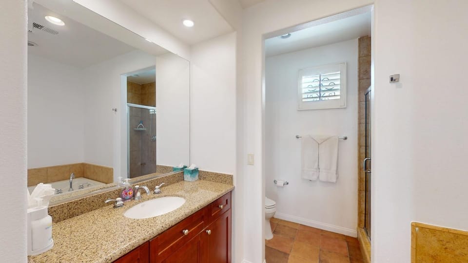 LV022 Centrally Located Downstairs LV Studio Apartment in Indian Wells
