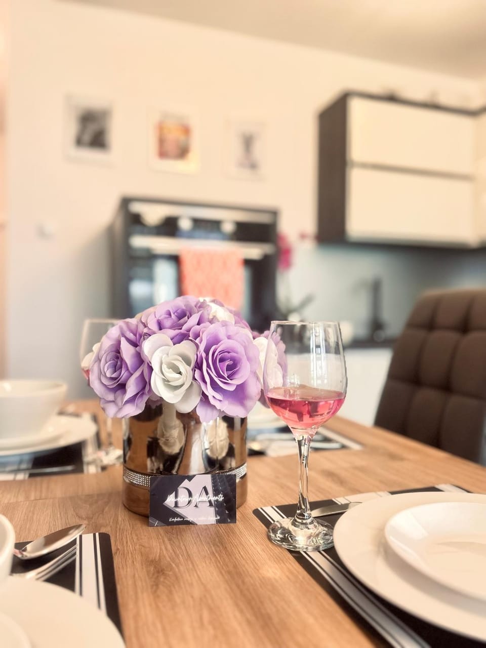 Kitchen or kitchenette, Food and drinks, Dining area