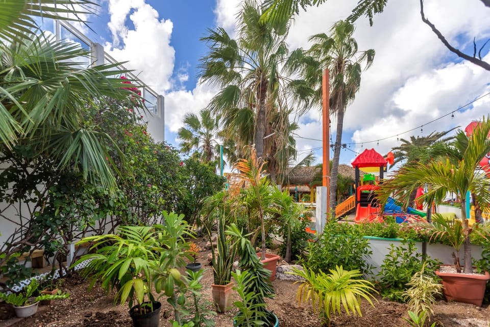 Maho Beach House - Studio - Beach Access Apartment in Simpson Bay
