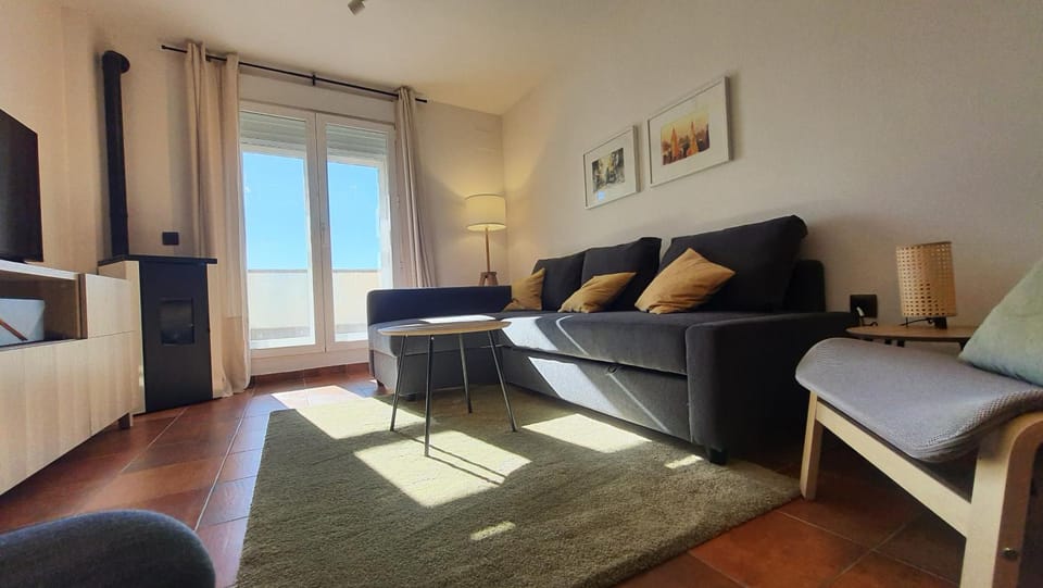 Bed, TV and multimedia, Living room