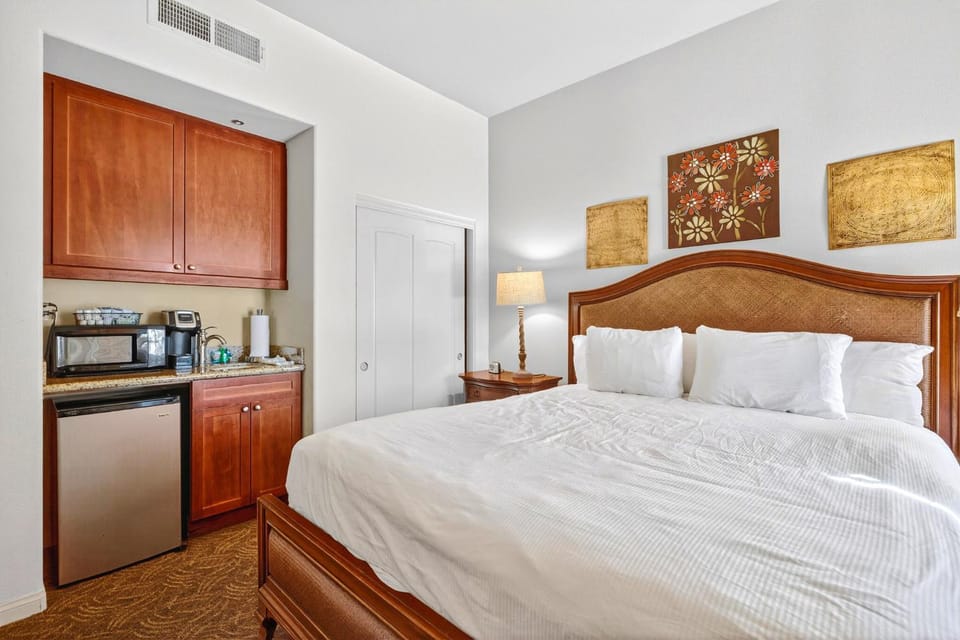 LV026 Secluded Downstairs Legacy Villas Studio Apartment in Indian Wells