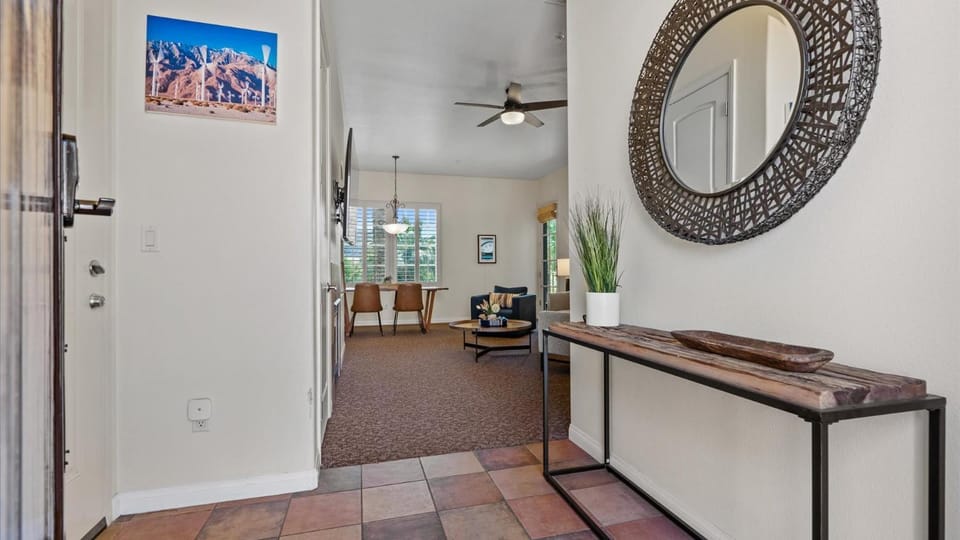 LV105 Upstairs 1 Bedroom Overlooking the Pool Apartment in Indian Wells