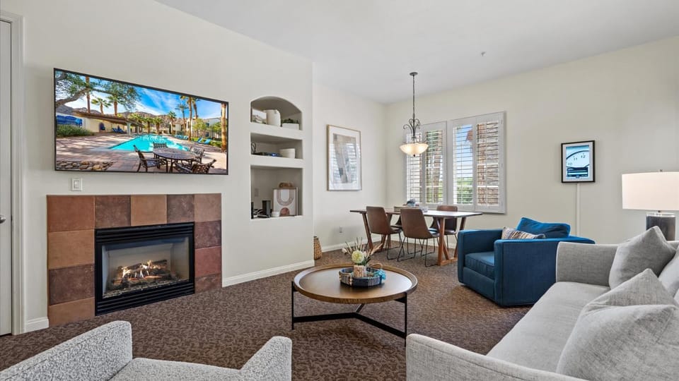 LV105 Upstairs 1 Bedroom Overlooking the Pool Apartment in Indian Wells